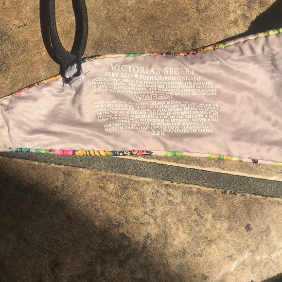 Victoria’s Secret bra and panty set - Picture 3 of 3